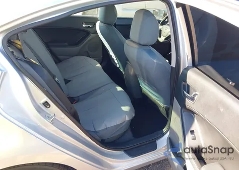 2016 Kia Forte Lx z USA, uszkodzony, nr VIN KNAFK4A60G5520207